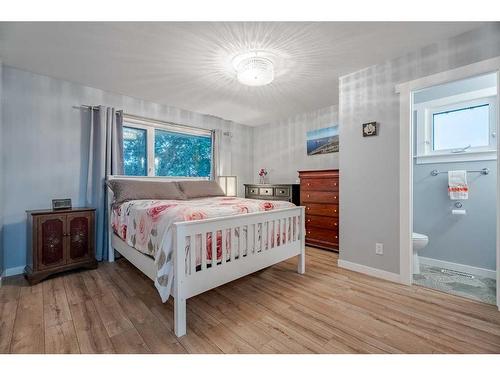 272146 Township Road 274, Rural Rocky View County, AB - Indoor Photo Showing Bedroom