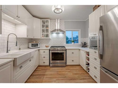 272146 Township Road 274, Rural Rocky View County, AB - Indoor Photo Showing Kitchen With Upgraded Kitchen