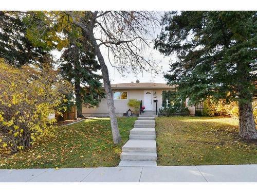 447 Hendon Drive Nw, Calgary, AB - Outdoor