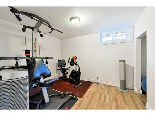 447 Hendon Drive Nw, Calgary, AB - Indoor Photo Showing Gym Room