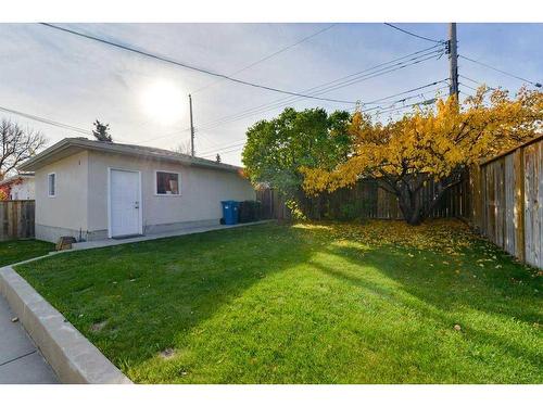 447 Hendon Drive Nw, Calgary, AB - Outdoor