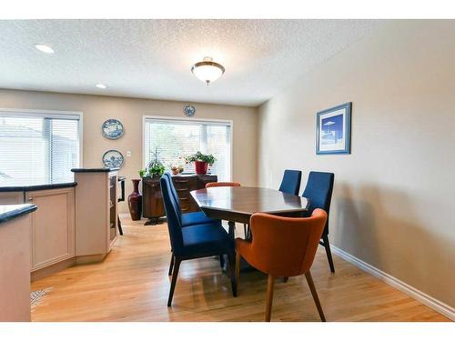 447 Hendon Drive Nw, Calgary, AB - Indoor Photo Showing Dining Room