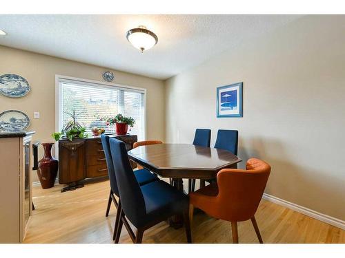 447 Hendon Drive Nw, Calgary, AB - Indoor Photo Showing Dining Room