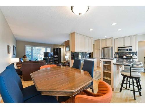 447 Hendon Drive Nw, Calgary, AB - Indoor