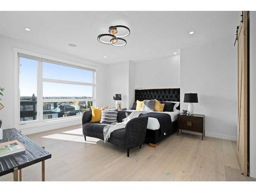 2038 30 Avenue Sw, Calgary, AB - Indoor Photo Showing Bedroom