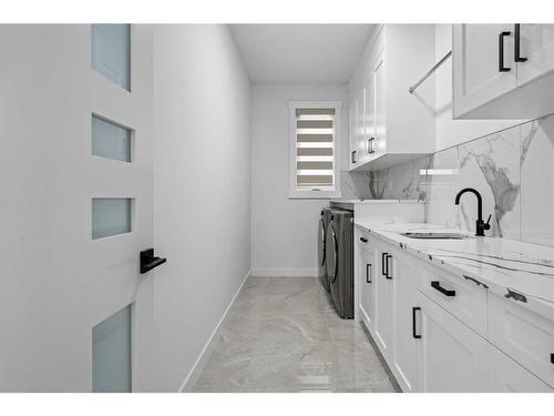 2038 30 Avenue Sw, Calgary, AB - Indoor Photo Showing Kitchen