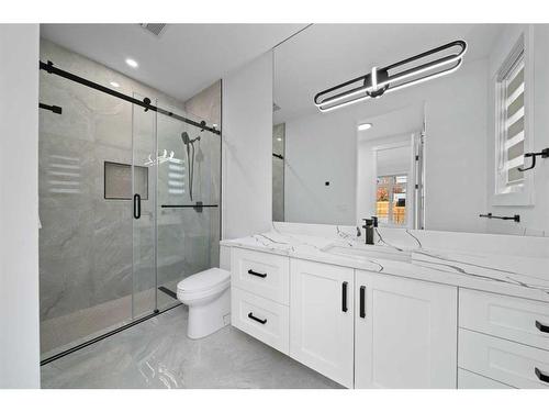 2038 30 Avenue Sw, Calgary, AB - Indoor Photo Showing Bathroom