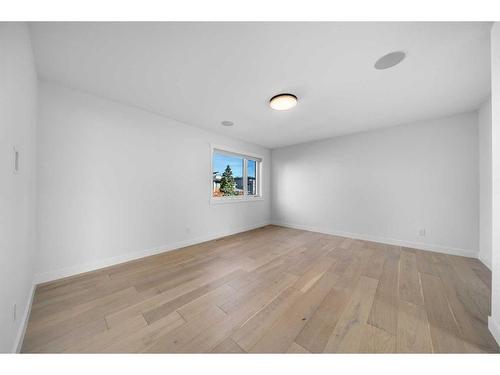 2038 30 Avenue Sw, Calgary, AB - Indoor Photo Showing Other Room