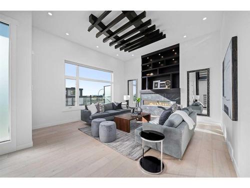 2038 30 Avenue Sw, Calgary, AB - Indoor Photo Showing Living Room