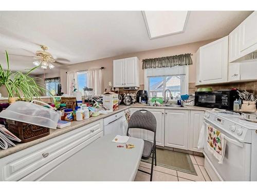 401-5000 Somervale Court Sw, Calgary, AB - Indoor Photo Showing Kitchen