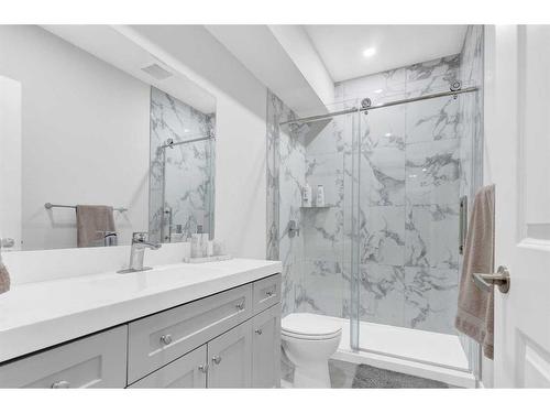 2137 Ravensdun Crescent Se, Airdrie, AB - Indoor Photo Showing Bathroom