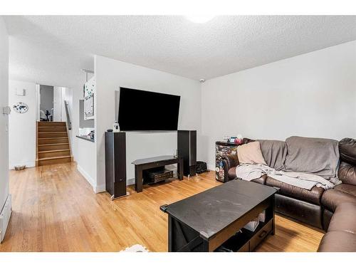 1016 Woodview Crescent Sw, Calgary, AB - Indoor Photo Showing Living Room