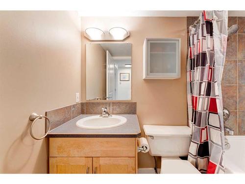 305-2317 17B Street Sw, Calgary, AB - Indoor Photo Showing Bathroom