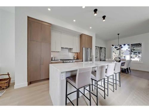 1033 Regal Crescent Ne, Calgary, AB - Indoor Photo Showing Kitchen With Upgraded Kitchen