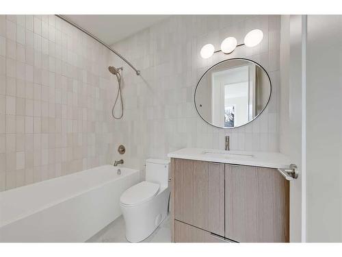 1033 Regal Crescent Ne, Calgary, AB - Indoor Photo Showing Bathroom