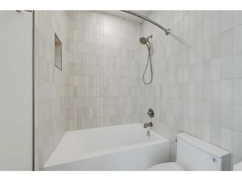 1033 Regal Crescent Ne, Calgary, AB - Indoor Photo Showing Bathroom