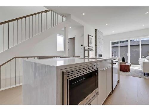 1033 Regal Crescent Ne, Calgary, AB - Indoor Photo Showing Kitchen