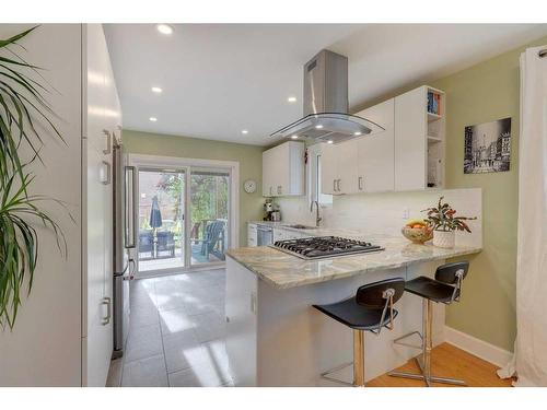 311 7 Avenue Ne, Calgary, AB - Indoor Photo Showing Kitchen With Upgraded Kitchen