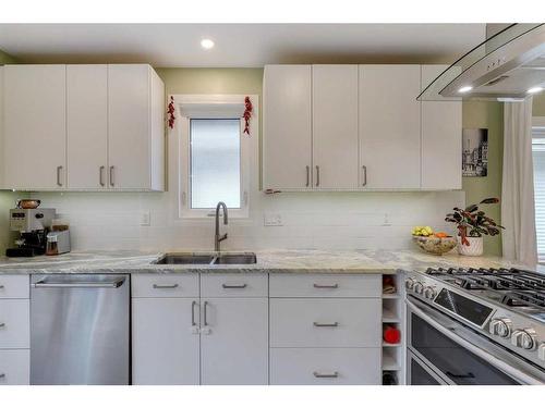 311 7 Avenue Ne, Calgary, AB - Indoor Photo Showing Kitchen With Double Sink With Upgraded Kitchen