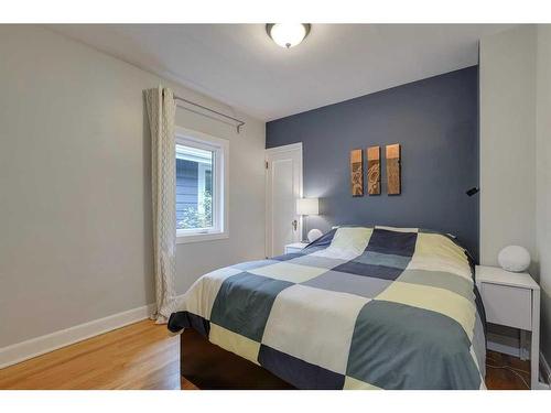 311 7 Avenue Ne, Calgary, AB - Indoor Photo Showing Bedroom