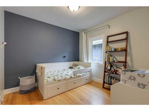 311 7 Avenue Ne, Calgary, AB - Indoor Photo Showing Bedroom