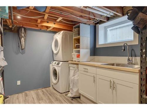 311 7 Avenue Ne, Calgary, AB - Indoor Photo Showing Laundry Room