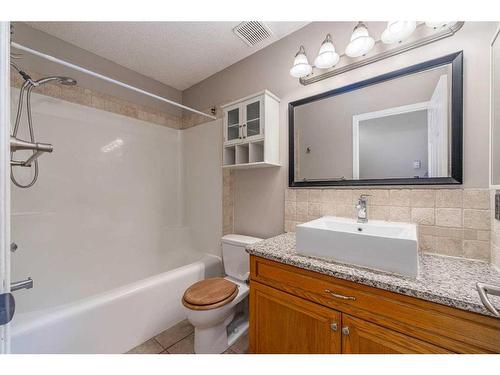 70 Applemead Court Se, Calgary, AB - Indoor Photo Showing Bathroom