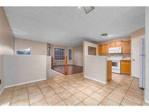 70 Applemead Court Se, Calgary, AB - Indoor Photo Showing Kitchen