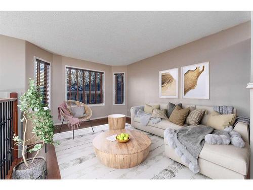 70 Applemead Court Se, Calgary, AB - Indoor Photo Showing Living Room