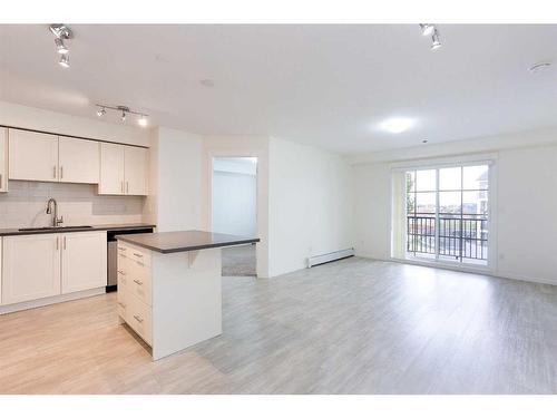 4313-99 Copperstone Park Se, Calgary, AB - Indoor Photo Showing Kitchen