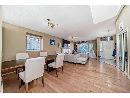 37 Christie Gardens Sw, Calgary, AB - Indoor