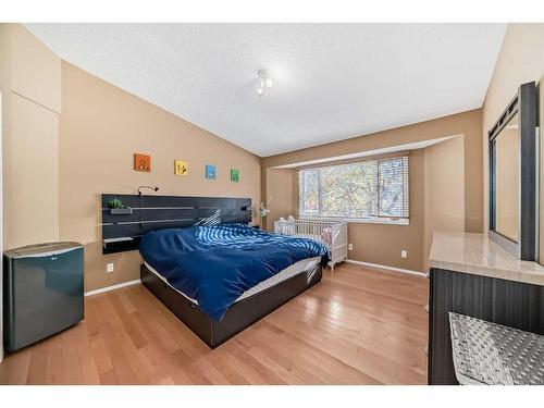 37 Christie Gardens Sw, Calgary, AB - Indoor Photo Showing Bedroom