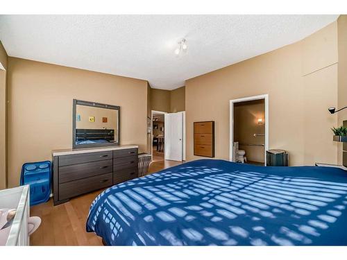 37 Christie Gardens Sw, Calgary, AB - Indoor Photo Showing Bedroom