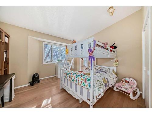 37 Christie Gardens Sw, Calgary, AB - Indoor Photo Showing Bedroom