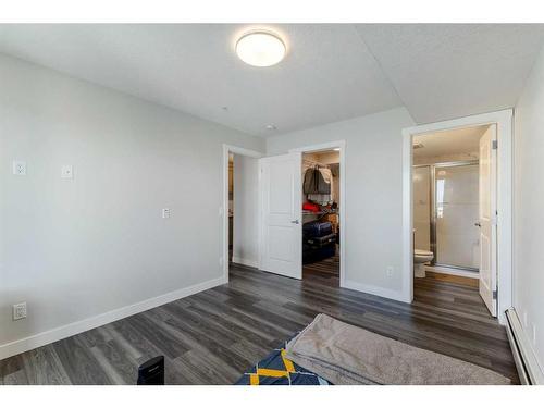 2319-6118 80 Avenue Ne, Calgary, AB - Indoor Photo Showing Other Room