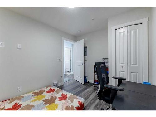 2319-6118 80 Avenue Ne, Calgary, AB - Indoor Photo Showing Bedroom