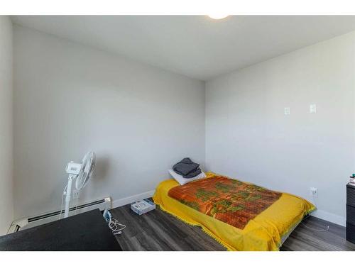 2319-6118 80 Avenue Ne, Calgary, AB - Indoor Photo Showing Bedroom