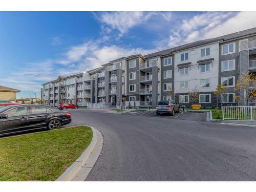 2319-6118 80 Avenue Ne, Calgary, AB - Outdoor With Balcony With Facade