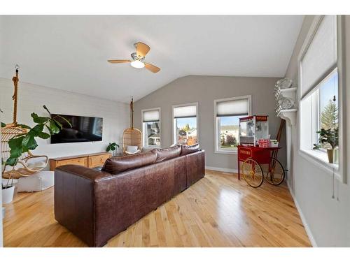 673 Victoria Beach Bay, Chestermere, AB - Indoor Photo Showing Living Room