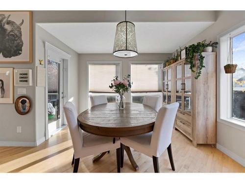 673 Victoria Beach Bay, Chestermere, AB - Indoor Photo Showing Dining Room