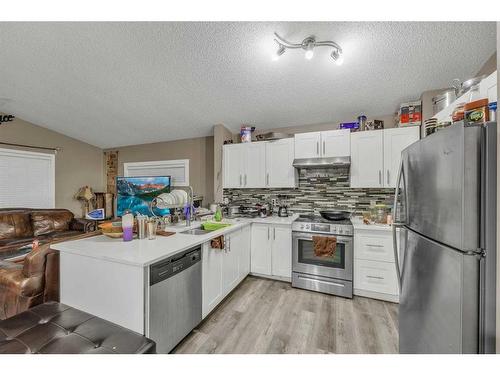 14 Saddlemont Manor Ne, Calgary, AB - Indoor Photo Showing Kitchen