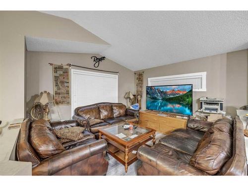 14 Saddlemont Manor Ne, Calgary, AB - Indoor Photo Showing Living Room