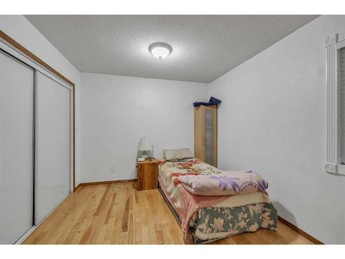 14 Saddlemont Manor Ne, Calgary, AB - Indoor Photo Showing Bedroom