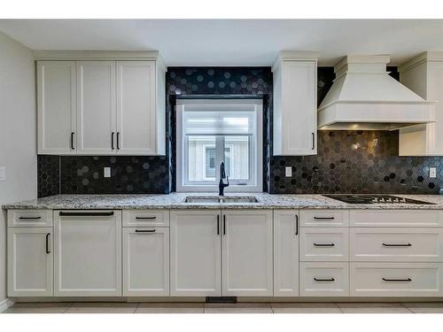 105 Pump Hill Landing Sw, Calgary, AB - Indoor Photo Showing Kitchen