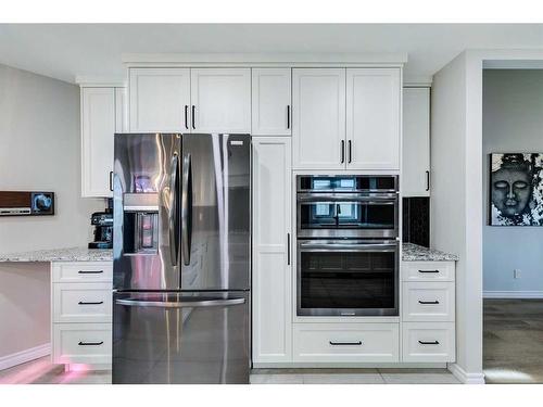 105 Pump Hill Landing Sw, Calgary, AB - Indoor Photo Showing Kitchen