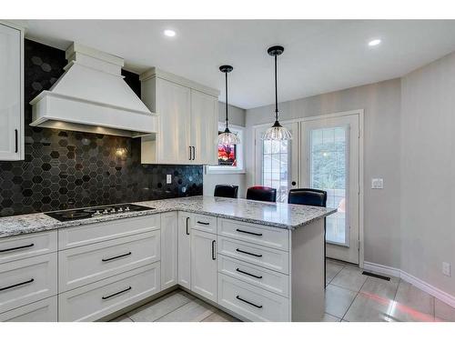 105 Pump Hill Landing Sw, Calgary, AB - Indoor Photo Showing Kitchen