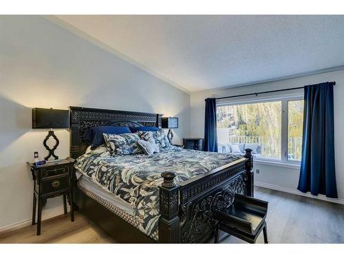 105 Pump Hill Landing Sw, Calgary, AB - Indoor Photo Showing Bedroom