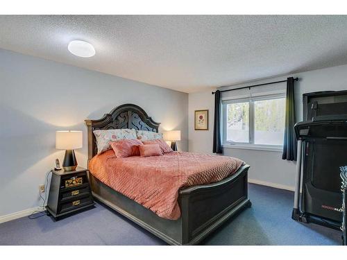 105 Pump Hill Landing Sw, Calgary, AB - Indoor Photo Showing Bedroom