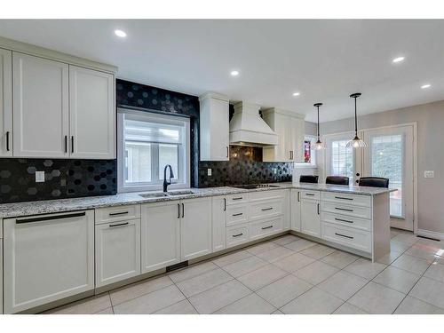 105 Pump Hill Landing Sw, Calgary, AB - Indoor Photo Showing Kitchen With Upgraded Kitchen