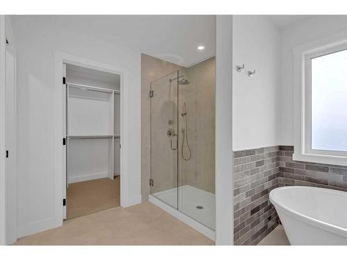 137 Creekstone Hill Sw, Calgary, AB - Indoor Photo Showing Bathroom